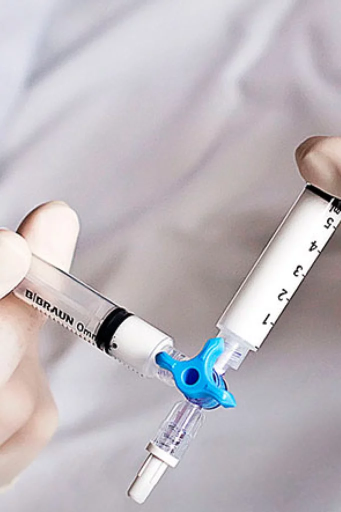 https://daviseixasvascular.com.br/wp-content/uploads/2026/03/o-que-e-Escleroterapia-com-espuma-salvador.webp